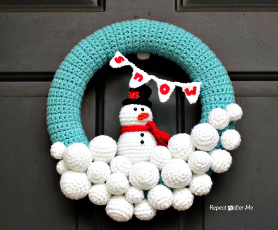 Free Crochet Snowball Wreath Pattern